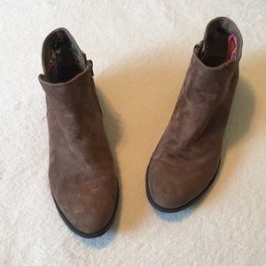 BROWN SHORT BOOTIES